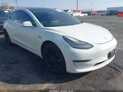 5YJ3E1EB5JF067677 2018 TESLA MODEL 3