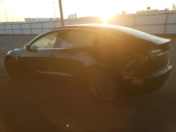 5YJ3E1EB5JF070482 2018 TESLA MODEL 3 - Image 2