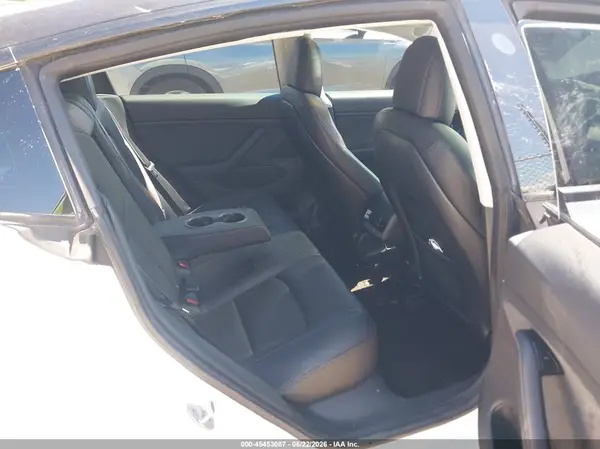 5YJ3E1EB5JF073866 2018 TESLA MODEL 3 - Image 8