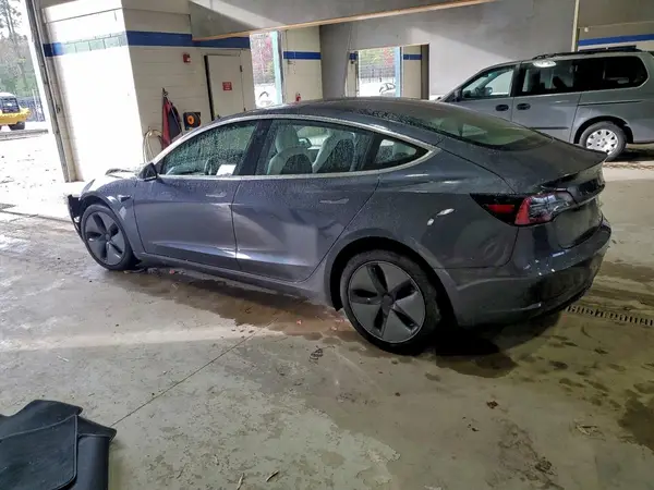 5YJ3E1EB5JF074953 2018 TESLA MODEL 3 - Image 2