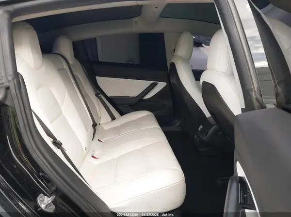 5YJ3E1EB5JF078680 2018 TESLA MODEL 3 - Image 8