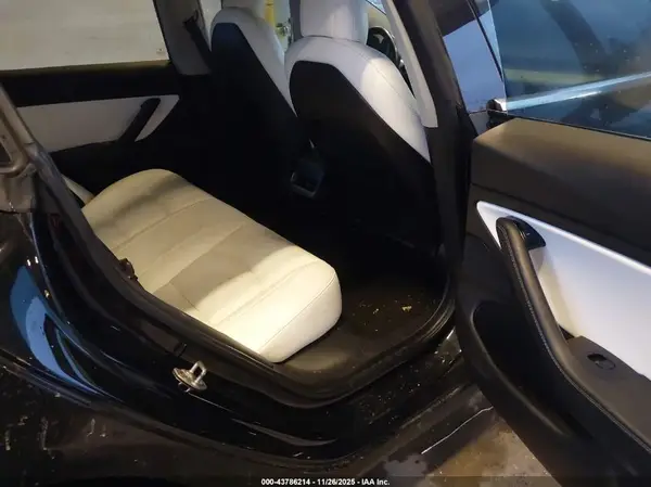 5YJ3E1EB5JF081806 2018 TESLA MODEL 3 - Image 8
