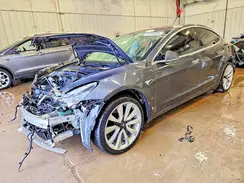 5YJ3E1EB5JF090652 2018 TESLA MODEL 3