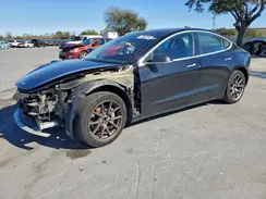 5YJ3E1EB5JF093972 2018 TESLA MODEL 3