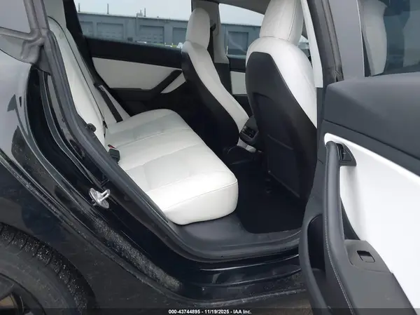 5YJ3E1EB5JF100290 2018 TESLA MODEL 3 - Image 8