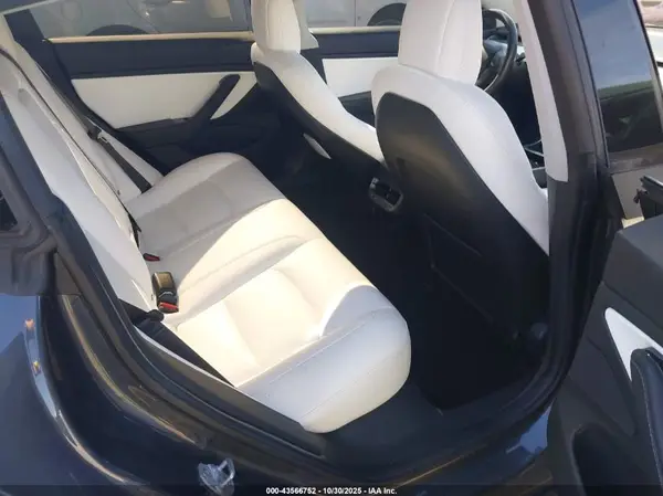 5YJ3E1EB5JF100421 2018 TESLA MODEL 3 - Image 8