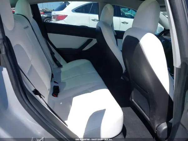 5YJ3E1EB5JF100578 2018 TESLA MODEL 3 - Image 8