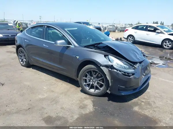 5YJ3E1EB5JF104159 2018 TESLA MODEL 3 - Image 1