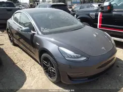 5YJ3E1EB5JF106929 2018 TESLA MODEL 3