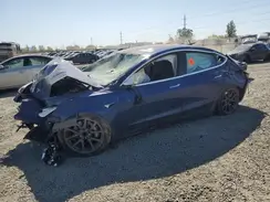 5YJ3E1EB5JF115047 2018 TESLA MODEL 3