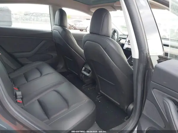 5YJ3E1EB5JF119549 2018 TESLA MODEL 3 - Image 8