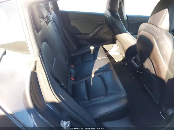5YJ3E1EB5JF121236 2018 TESLA MODEL 3 - Image 8