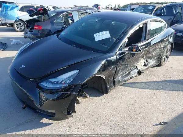 5YJ3E1EB5JF127635 2018 TESLA MODEL 3 - Image 2