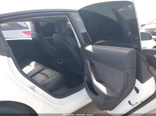 5YJ3E1EB5JF134391 2018 TESLA MODEL 3 - Image 8