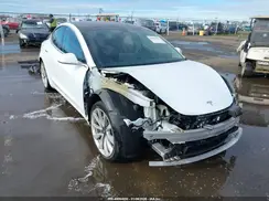5YJ3E1EB5JF134410 2018 TESLA MODEL 3