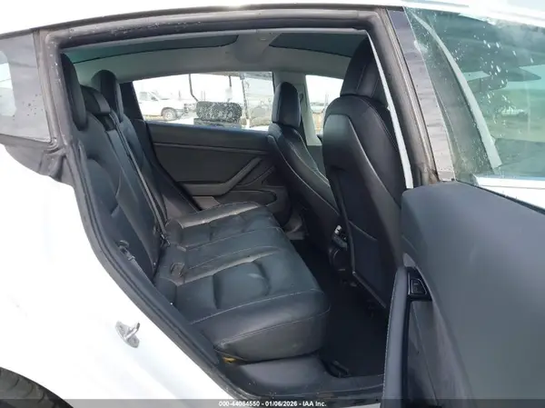 5YJ3E1EB5JF134410 2018 TESLA MODEL 3 - Image 8