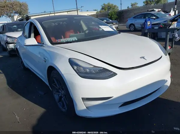 5YJ3E1EB5KF213576 2019 TESLA MODEL 3 - Image 1