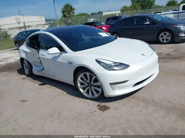5YJ3E1EB5KF365132 2019 TESLA MODEL 3 - Image 1