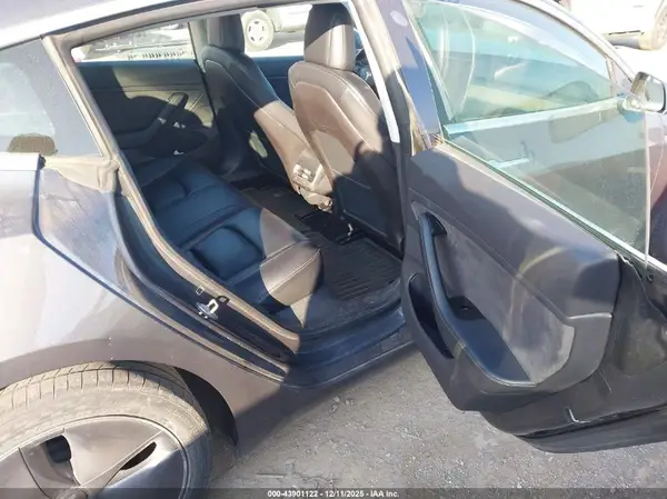 5YJ3E1EB5KF418119 2019 TESLA MODEL 3 - Image 8