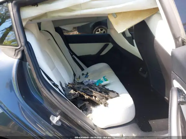 5YJ3E1EB5KF464789 2019 TESLA MODEL 3 - Image 8