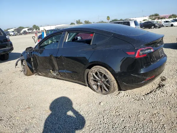 5YJ3E1EB5MF003143 2021 TESLA MODEL 3 - Image 2