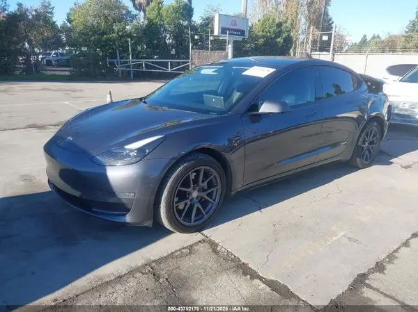5YJ3E1EB5MF009217 2021 TESLA MODEL 3 - Image 2