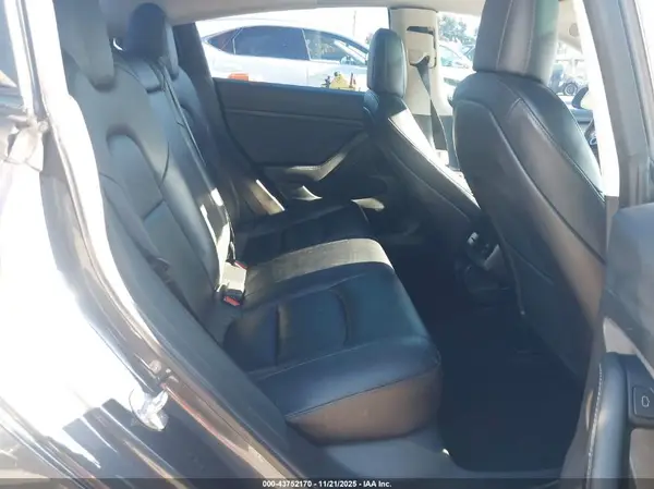 5YJ3E1EB5MF009217 2021 TESLA MODEL 3 - Image 8
