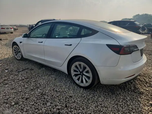 5YJ3E1EB5MF077565 2021 TESLA MODEL 3 - Image 2