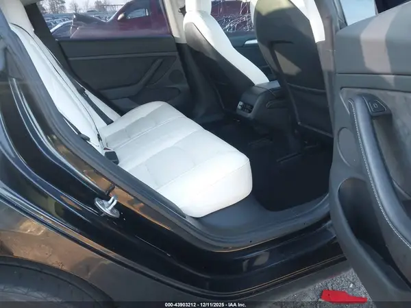 5YJ3E1EB5NF120111 2022 TESLA MODEL 3 - Image 8