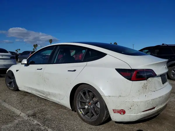 5YJ3E1EB5NF133084 2022 TESLA MODEL 3 - Image 2