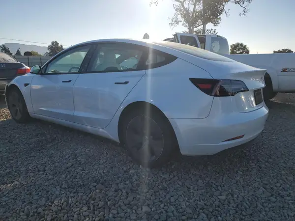 5YJ3E1EB5NF135109 2022 TESLA MODEL 3 - Image 2