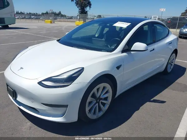 5YJ3E1EB5NF145381 2022 TESLA MODEL 3 - Image 2