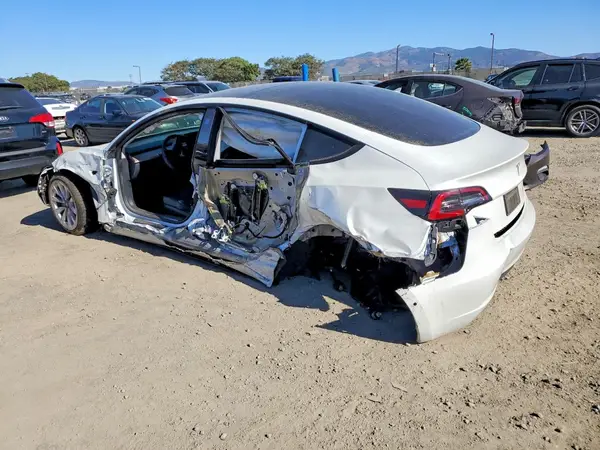 5YJ3E1EB5NF165470 2022 TESLA MODEL 3 - Image 2