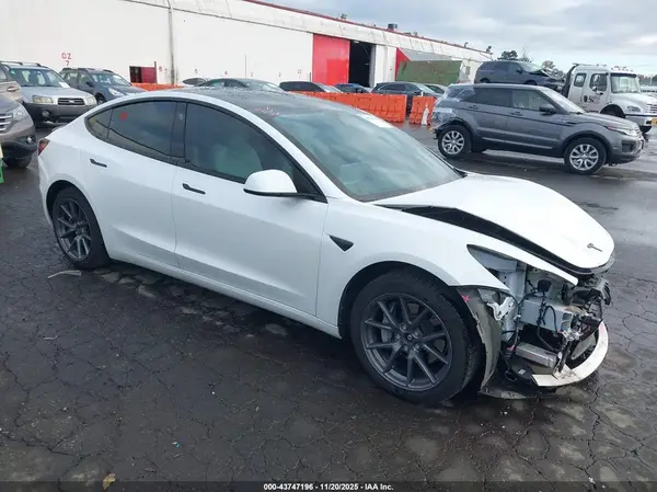 5YJ3E1EB5NF166165 2022 TESLA MODEL 3 - Image 1