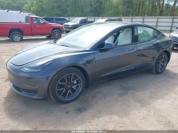 5YJ3E1EB5NF180437 2022 TESLA MODEL 3 - Image 2