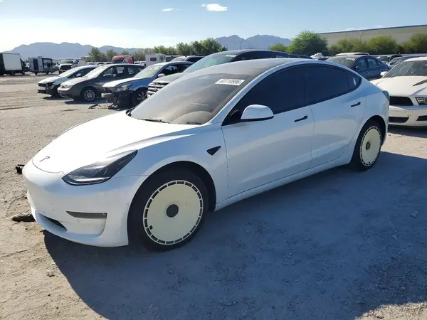 5YJ3E1EB5NF183886 2022 TESLA MODEL 3 - Image 1