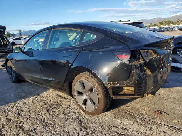 5YJ3E1EB5NF194242 2022 TESLA MODEL 3 - Image 2