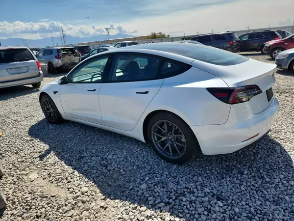 5YJ3E1EB5NF194807 2022 TESLA MODEL 3 - Image 2