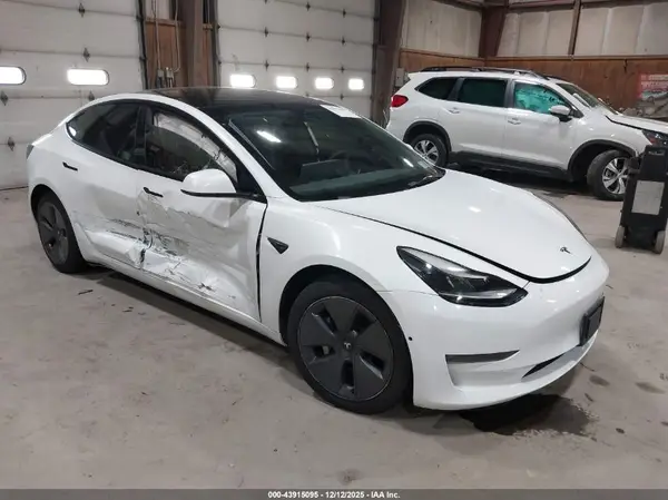 5YJ3E1EB5NF198307 2022 TESLA MODEL 3 - Image 1