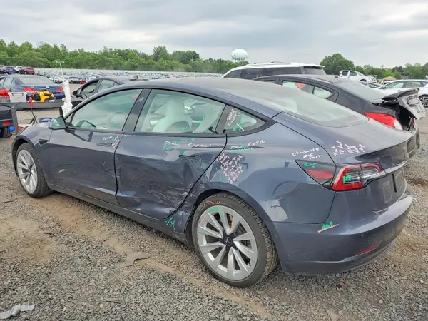 5YJ3E1EB5NF202601 2022 TESLA MODEL 3 - Image 2