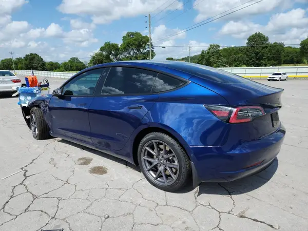 5YJ3E1EB5NF230107 2022 TESLA MODEL 3 - Image 2