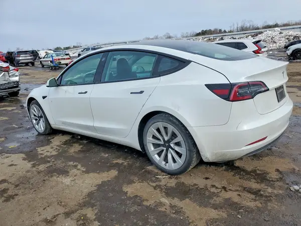 5YJ3E1EB5NF239132 2022 TESLA MODEL 3 - Image 2