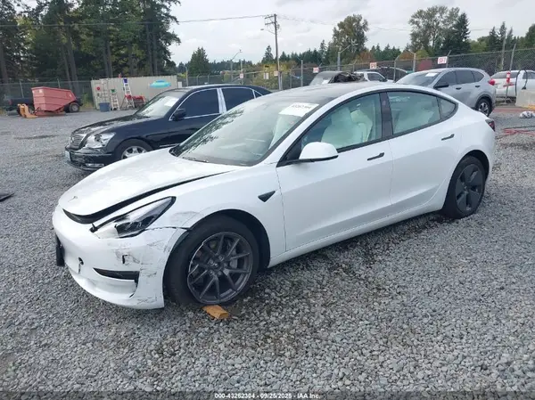 5YJ3E1EB5NF240703 2022 TESLA MODEL 3 - Image 2