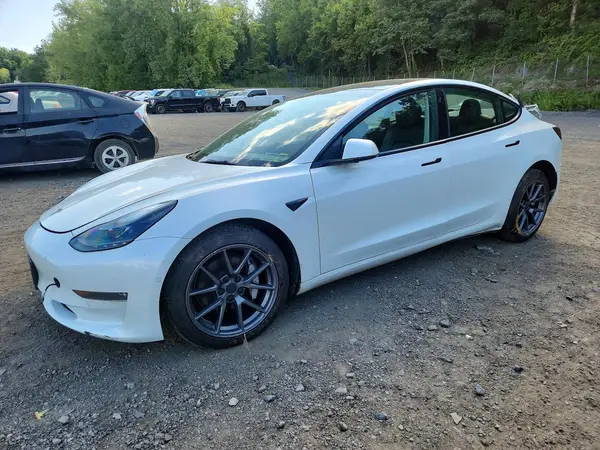5YJ3E1EB5NF249997 2022 TESLA MODEL 3 - Image 1