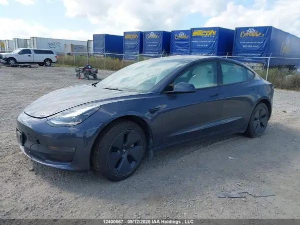 5YJ3E1EB5NF252009 2022 TESLA MODEL 3 - Image 2