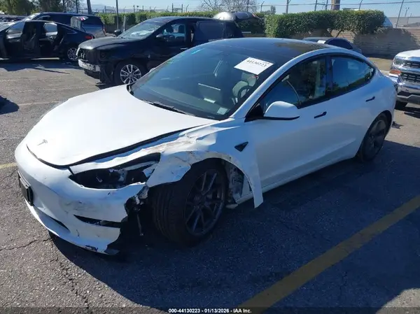 5YJ3E1EB5NF256111 2022 TESLA MODEL 3 - Image 2