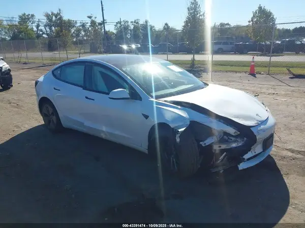 5YJ3E1EB5NF262605 2022 TESLA MODEL 3 - Image 1