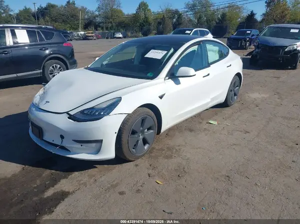 5YJ3E1EB5NF262605 2022 TESLA MODEL 3 - Image 2