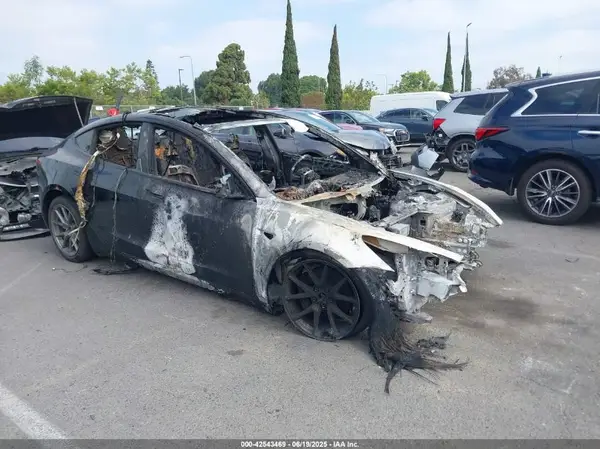 5YJ3E1EB5NF263687 2022 TESLA MODEL 3 - Image 1