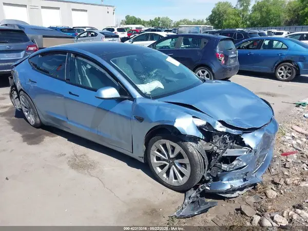 5YJ3E1EB5NF270106 2022 TESLA MODEL 3 - Image 1